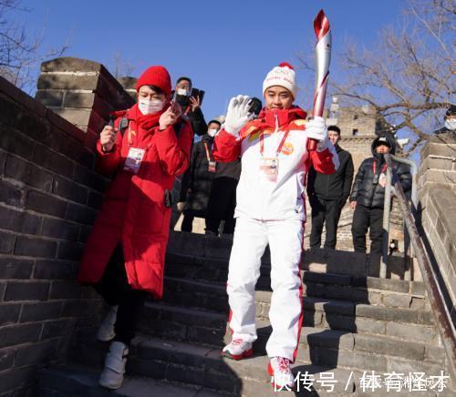 冬奥会|3名国乒队员和3名女排国手参与火炬传递,男帅女靓,巴赫也在其中