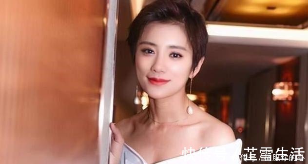 知名女主持現場失誤，少穿一件衣服，張國立的反應暴露真實人品