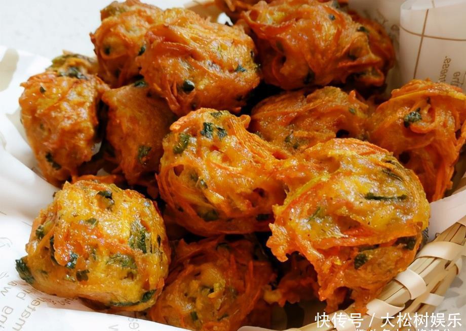 1根胡萝卜1把香菜，一揉一炸做丸子，香酥脆好吃，不放肉也香