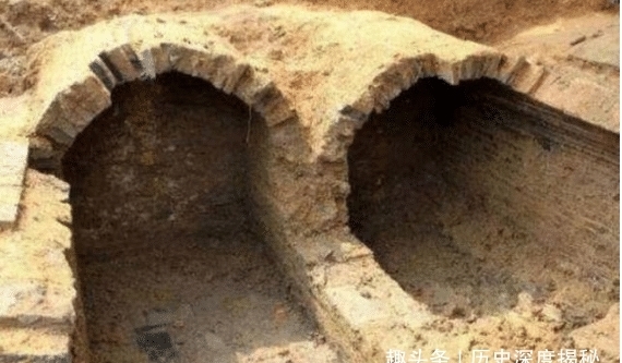 挖开|这个人死后碑上注明: 里面没金银,专家挖开后笑了