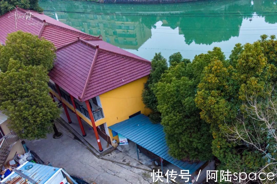 地铁4号线|在郊外,于无数酒店中间竟然发现一座禅寺,可见杭州佛文化之源远流长