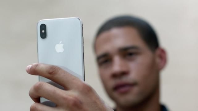 f为什么国产手机已经量产屏下相机，而苹果还在用“丑陋”的刘海？