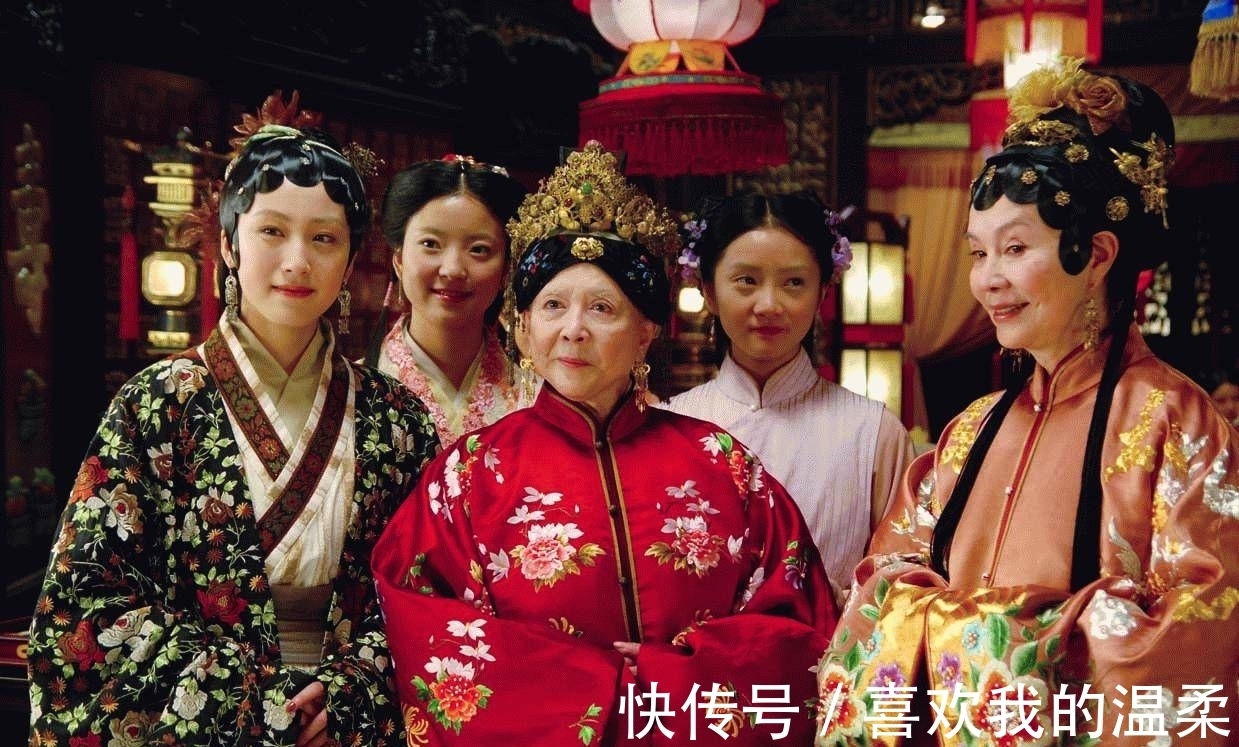 红楼梦!王熙凤过生日,贾母让众人凑份子,一场闹剧将人性鞭挞地一览无遗