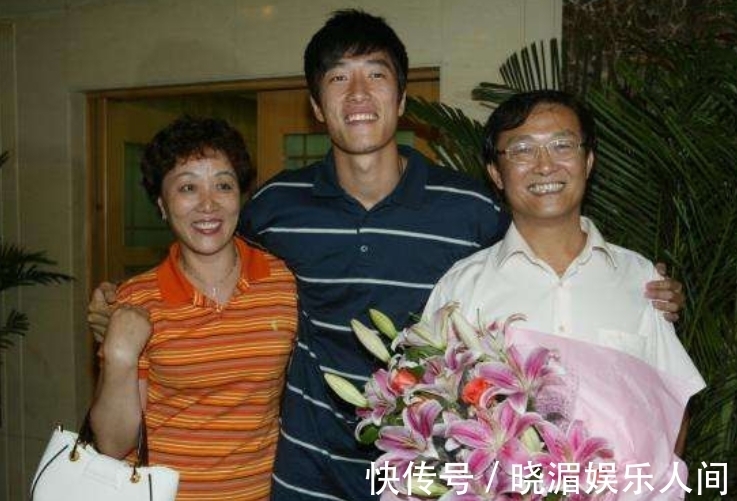 吉粉花|刘翔母亲吉粉花:陪儿子走过的田径风雨岁月,如今的婚姻让我放心