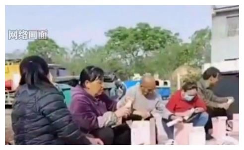 无脑追星倒27万瓶奶！青你违法捞钱遭广电痛批，连夜封禁大快人心