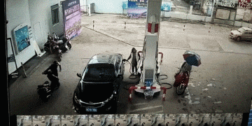 |搞笑GIF:第一次结婚没经验,岳父在上,小婿先干为敬