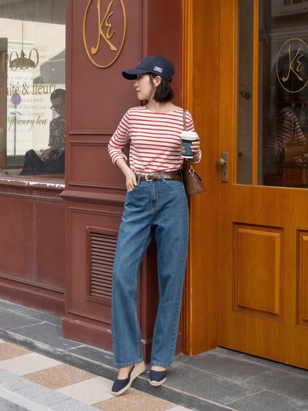 搭配|30岁到40岁怎么穿才减龄洋气？条纹衫搭配牛仔裤简约大气，超好看