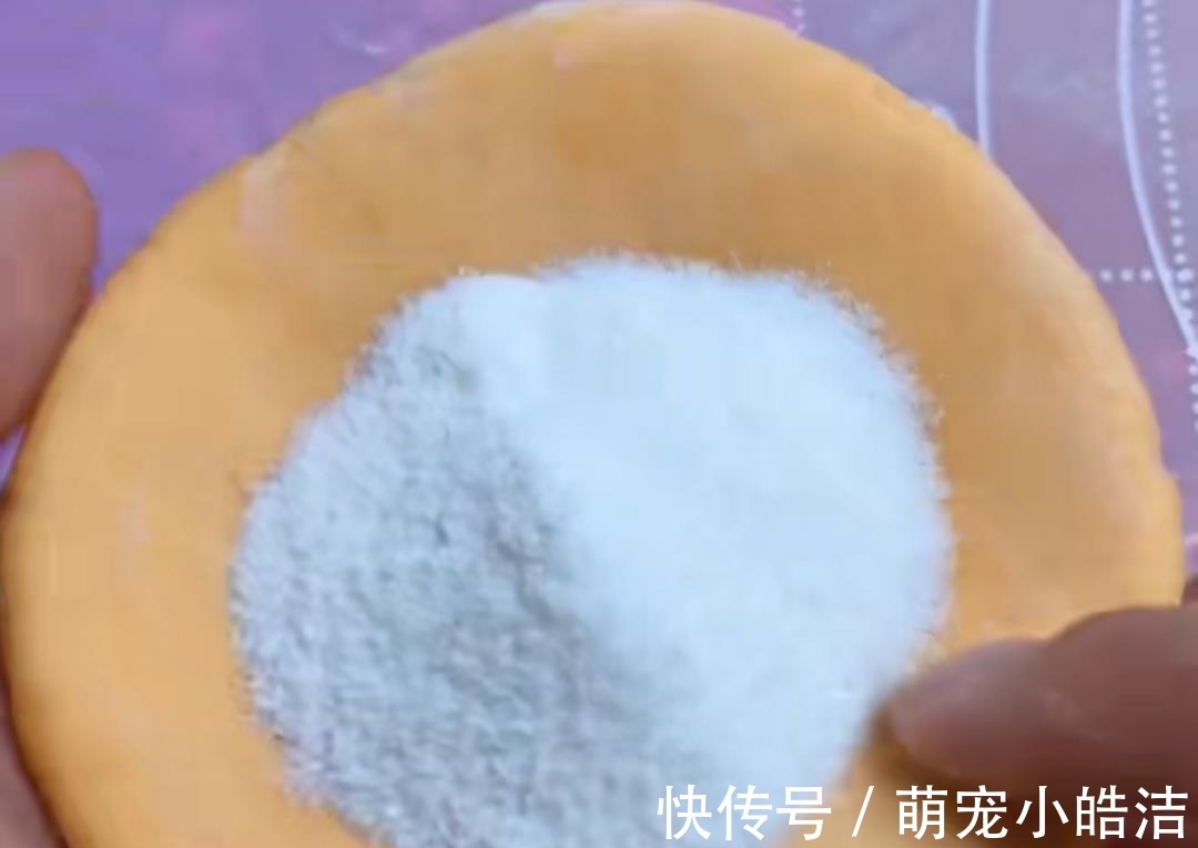 红薯做的小糖饼，柔软好吃，孩子吃不够