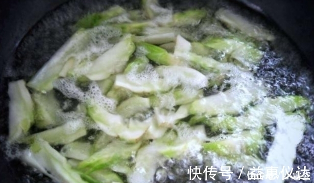 冬天吃这菜,清肝脏又补钙,关键是便宜,才几块钱一斤