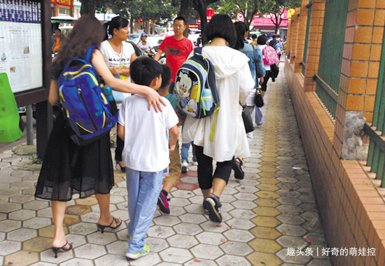 资深幼师孩子放学后谁来接，能反映出“家庭问题”，掩饰不住