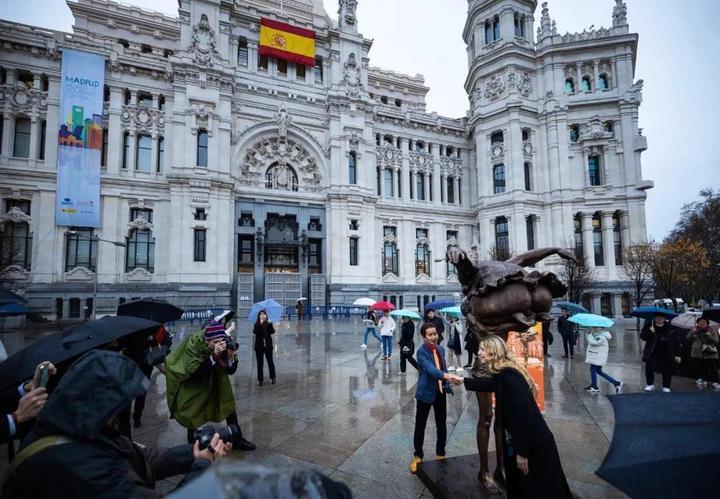 放大|“肥女斗牛”泥稿放大,为西班牙而作