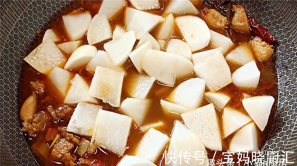 教你家常白萝卜红烧肉，制作简单，成菜鲜甜入味开胃好吃老香了