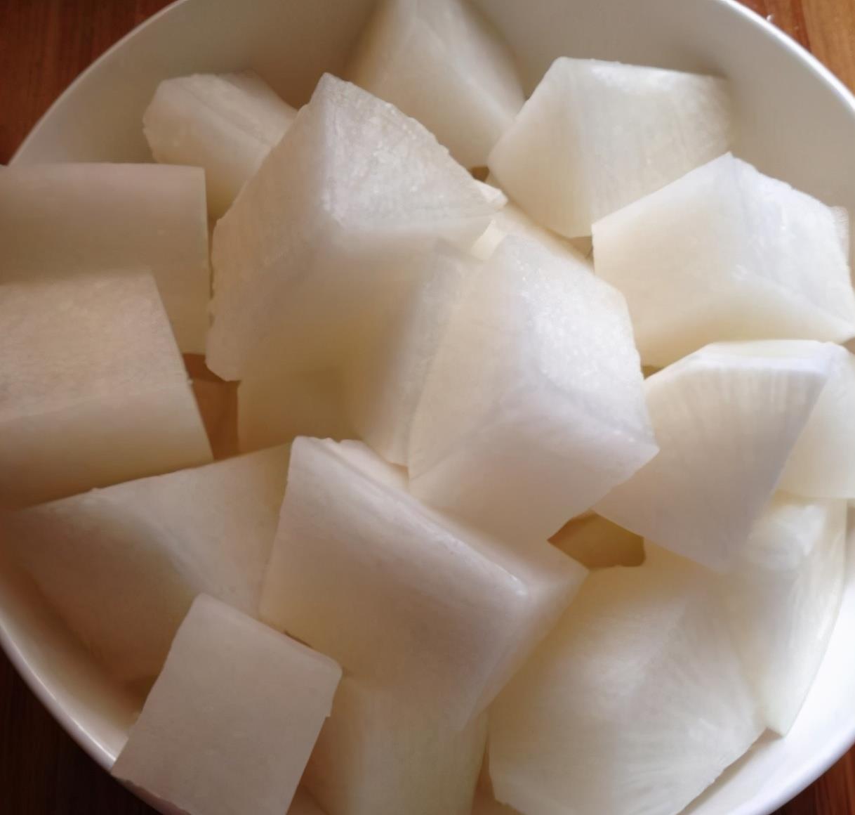 把羊肉|传统名菜鱼羊鲜,冬季进补必备,汤鲜肉嫩,味道妙不可言