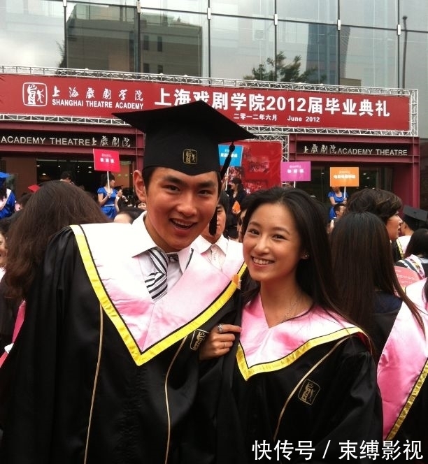 林籽|王彦霖婚礼外景超美,被传是伴郎的陈立农坐轮椅露面,伤势曝光