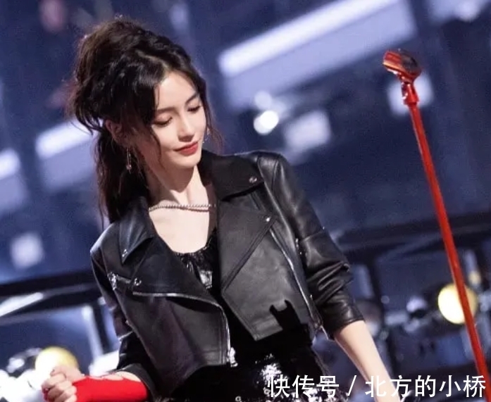 Angelababy和張淇合作搖滾,這次的她,終于不跑調了