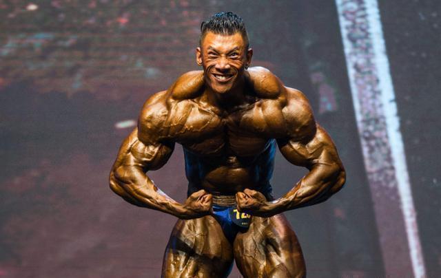 鹿神|中国第一个健美冠军，鹿神成神之路，亚洲几乎没有敌手