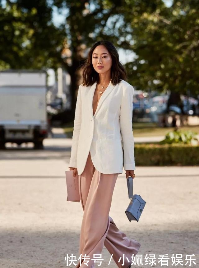 最近一种穿法火了,叫“脚盖一半”,高级显瘦,时髦精都爱