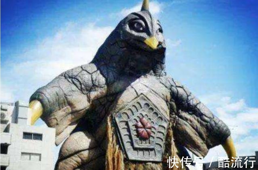 神雕侠侣|国产皮套不如奥特曼,还记得25年前的雕兄吗?真羽毛不输贝蒙斯坦