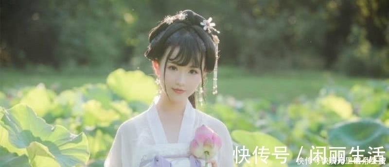 采莲曲#白居易看到采莲女害羞,当即写下一首诗,通篇描写得生动有趣!