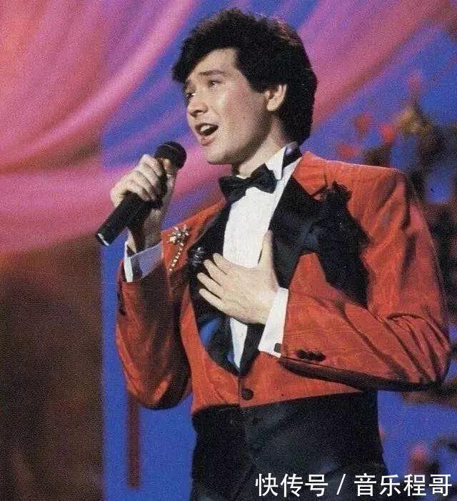 陆虎|宝藏歌手终于揭开名字，王源现场吃瓜，像极了吃瓜的你