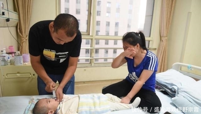 口香糖|3岁男孩误食干燥剂,奶奶迅速做了一个动作,医生点赞:手法高明