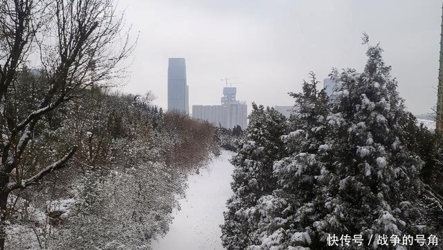 济南下雪了，航拍济南东部新城，带你看看雪后的美景