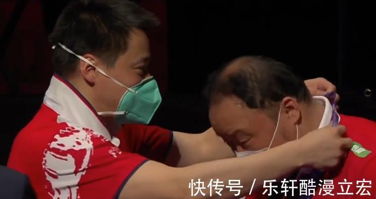 国羽|五星红旗在丹麦升起,国羽携手登上领奖台,高唱国歌,日本队失落