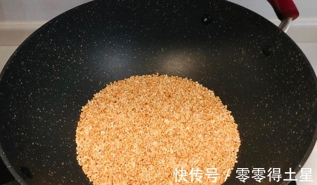 炒米|别总是买芝麻糊吃，自己做一瓶核桃芝麻粉，味道更赞还特别省事！