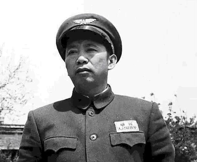 依然|首任空军司令刘亚楼,逝世55年妻子如今在哪?92岁高龄依然健在