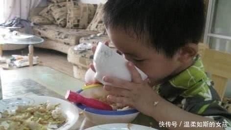 营养均衡|奶奶炫耀把孙子养的白胖,路人看后无奈:赶紧去医院看看吧