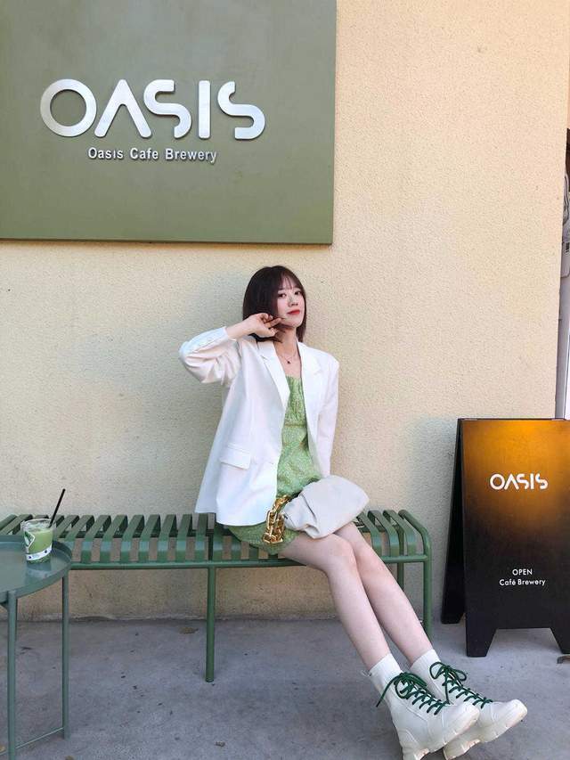 衣橱|气质女神衣橱里必备的衣服款式,西服和连衣裙,不光百搭还高级