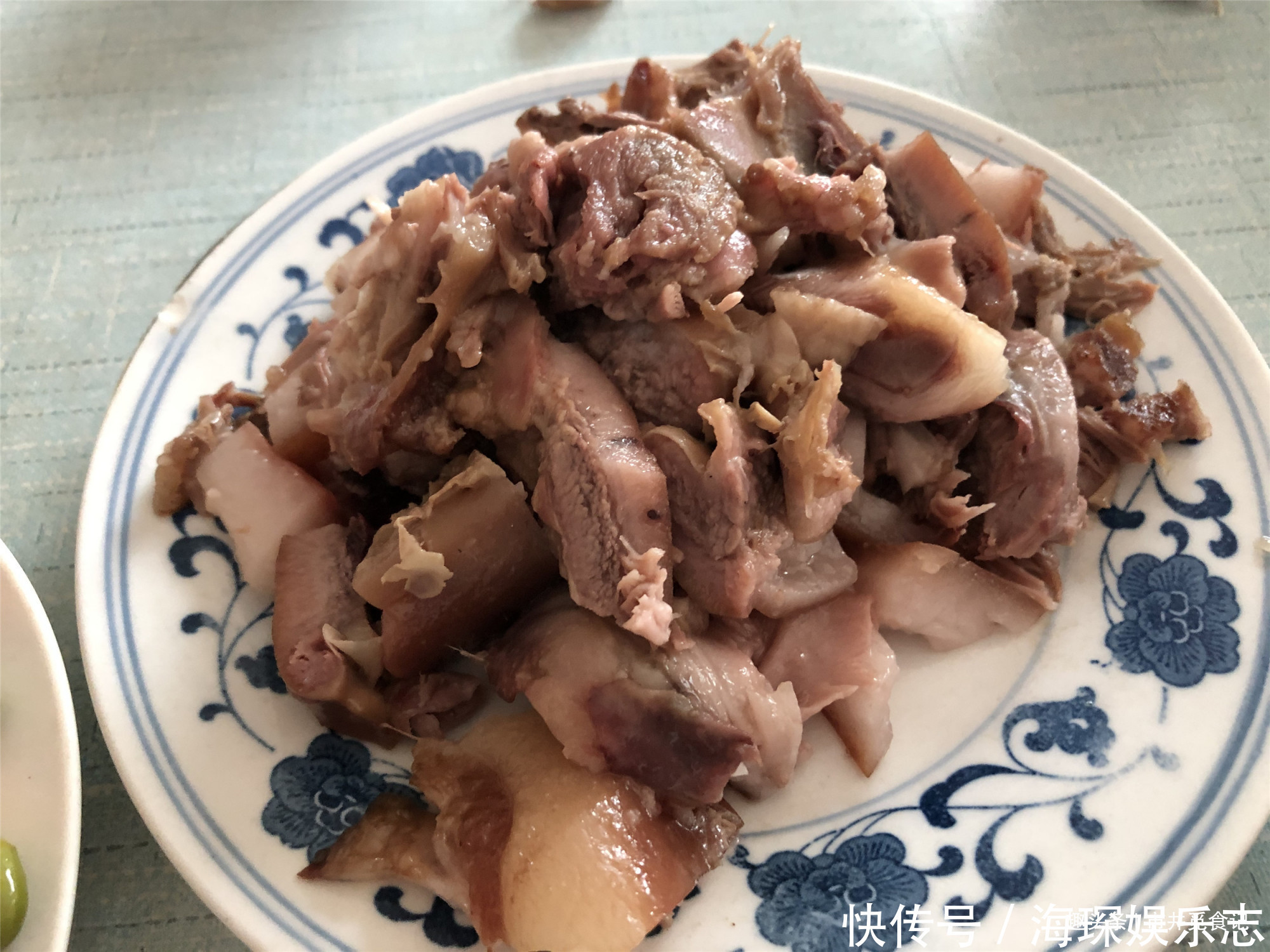 同学|老同学开车千里找我,没去大饭店,小店点6盘菜,同学太懂我了