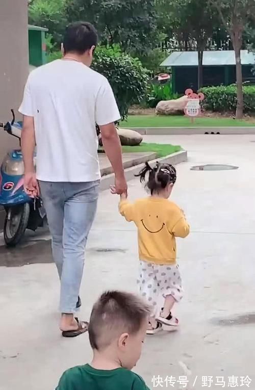 重女轻男|老爸喜欢女儿,宝妈生女儿时顺便生了俩儿子,担心重女轻男