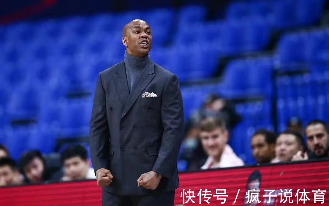 姚明|李春江马布里险些干架,姚明或重拳出击,这种行为太恶劣!