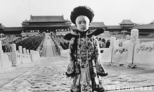 到底|末代皇帝溥仪到底有多不幸？和他弟弟一对比，才知什么是聪明