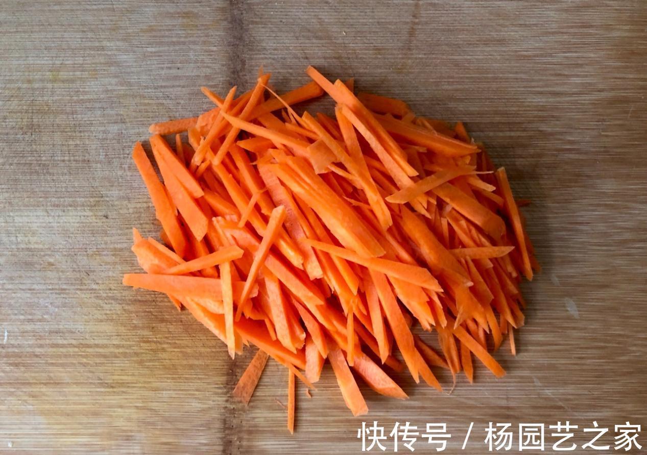 早餐|快手又好吃的胡萝卜卷饼,10分钟就做好,早餐的好选择