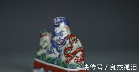 瓷雕#清代,瓷雕龙纹笔架