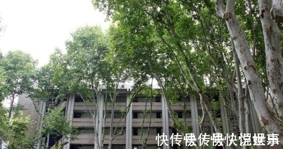 阅卷&他高考作文仅写755字,有30字阅卷组长也不认识,却被评为满分作文