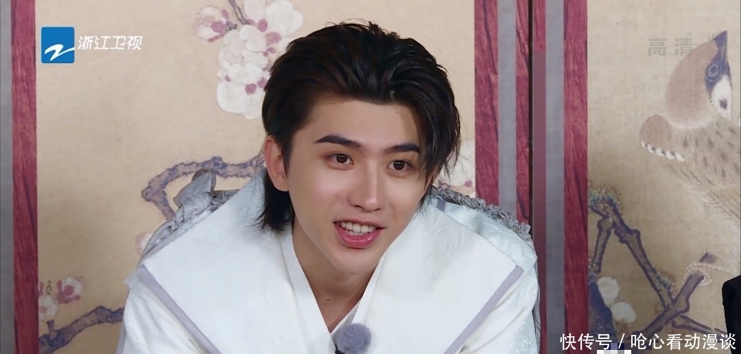 张含韵 没想到放下“偶像包袱”的蔡徐坤,这么机智有趣