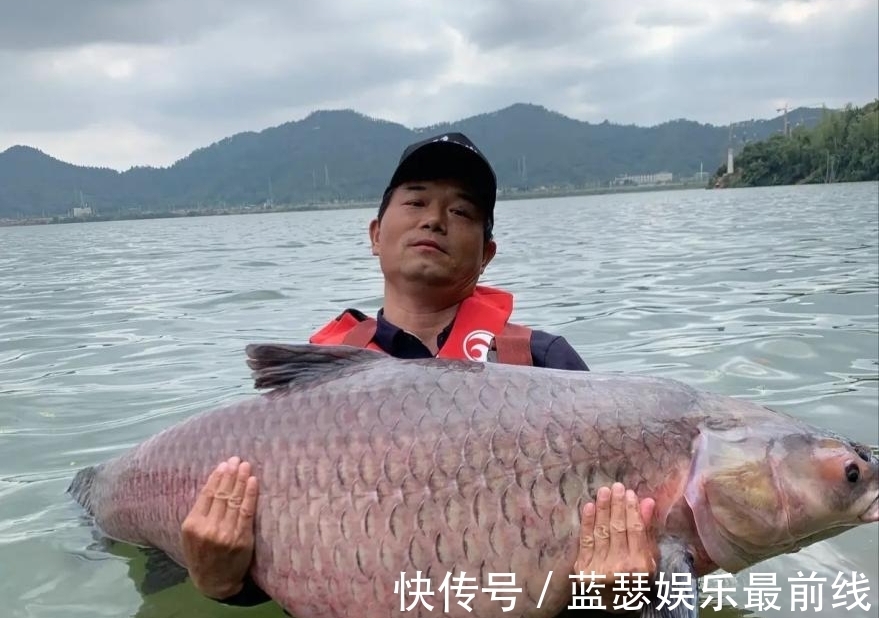 暗讽刘志强钓鱼不会打窝?钓王邓刚的言论引发“刘粉”质疑