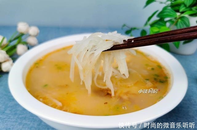 冬天要多吃萝卜,加3个鸡蛋,不炒不煎不油炸,健康营养又美味