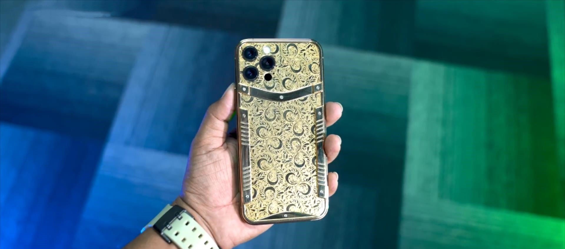iphone|售价25万元的iPhone12Pro开箱：黄金和钻石打造，全球仅99部