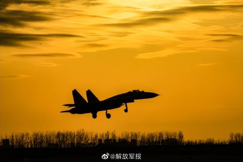 一大波酷图！看空军战机跨昼夜空战对抗训练