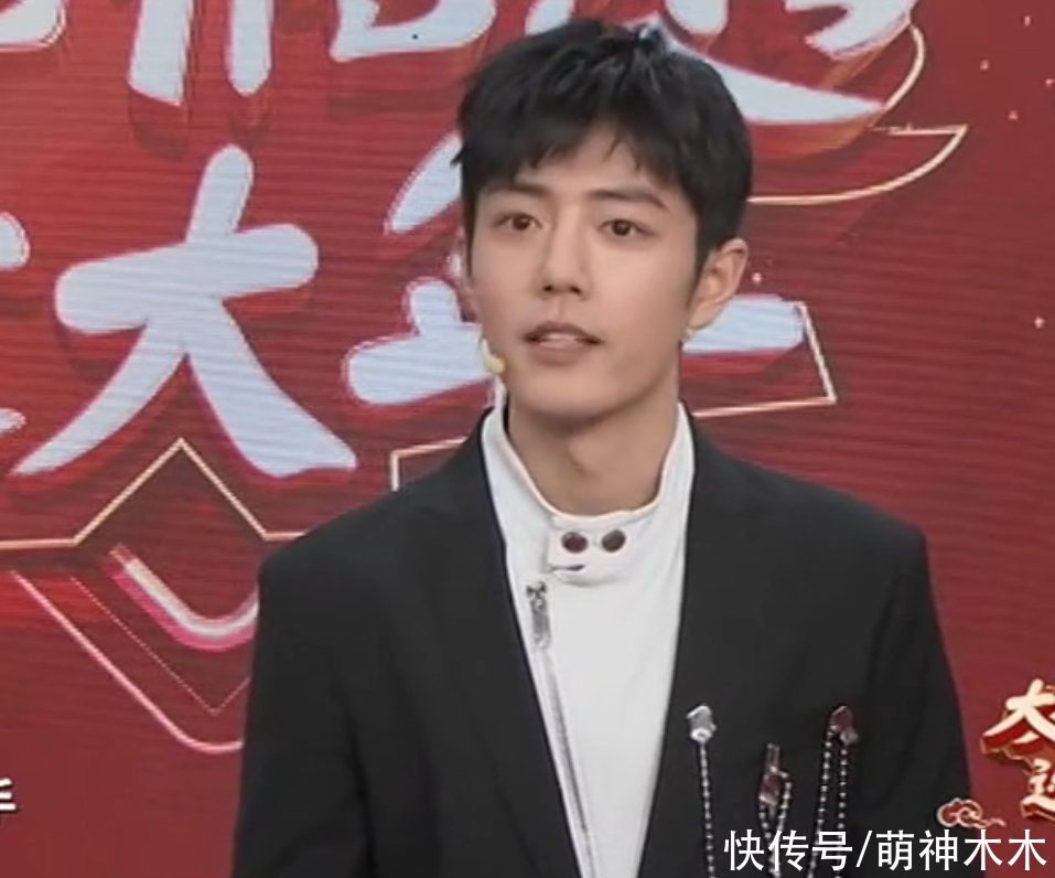 肖战连登三台春晚节目，跟黑豹乐队大玩摇滚炸街，五套造型换不停