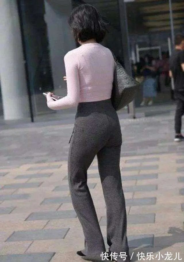 蕾丝 黑色V领短袖搭配灰色打底裤,叠穿方式,日常生活也能穿出时尚感