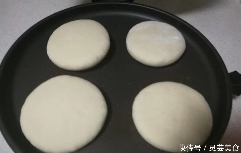 比面包还软的发面饼做法,简单易学,早上起来10分钟出锅