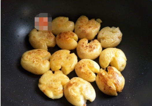 这个菜很流行,香浓绵软,做法简单,15分钟搞定,孩子喜欢极了!