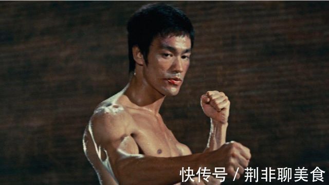富贵浮云|李小龙有多强悍?体脂仅3%,后背练出“圣诞树”普通人很难达到