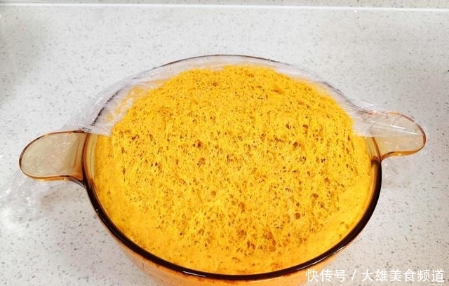 金灿灿的大馒头蓬松又暄软,自带甜味好吃又好看,照着做零失败