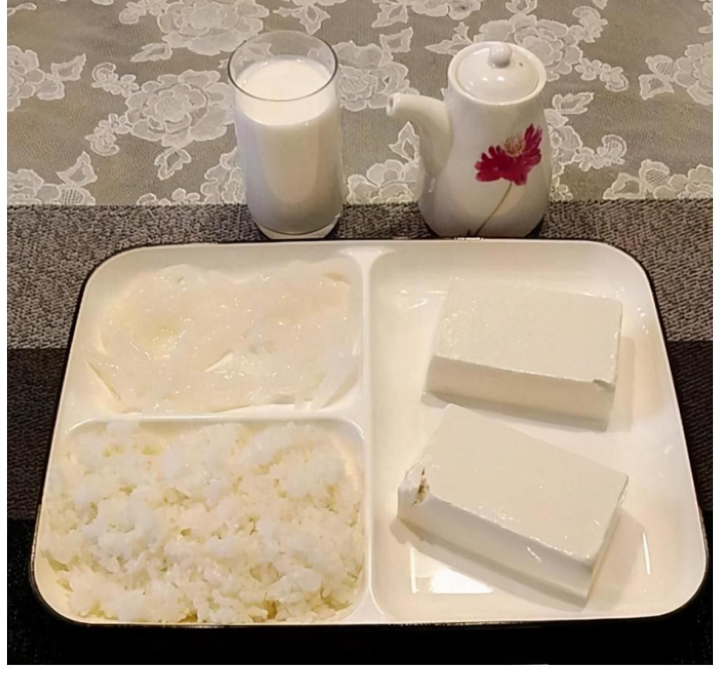 老人|日本晚餐吃什么？老人晒出的“极简晚餐”，中国网友：值得深思！